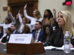 Comentario: La hilaridad involuntaria del testimonio de Pam Bondi