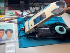 En una period digital frenética, está ayudando a los angelinos a redescubrir el clásico reproductor de casetes.